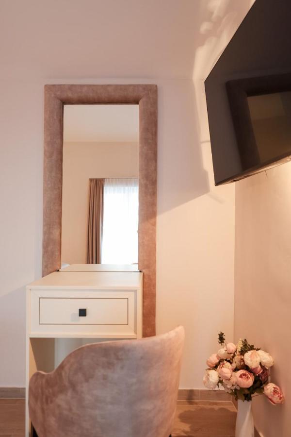 Castello Exclusive Rooms With Breakfast - By Ta Leut Agency 普利拉卡 外观 照片